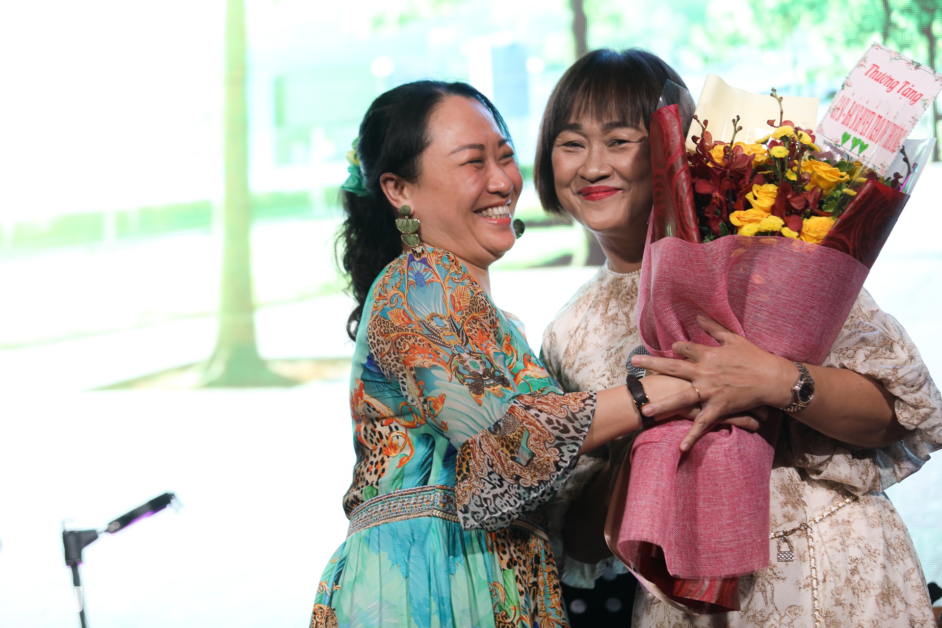 Gác áo blouse, bác sĩ Chợ Rẫy hát gây quỹ giúp bệnh nhân đón Tết - 7