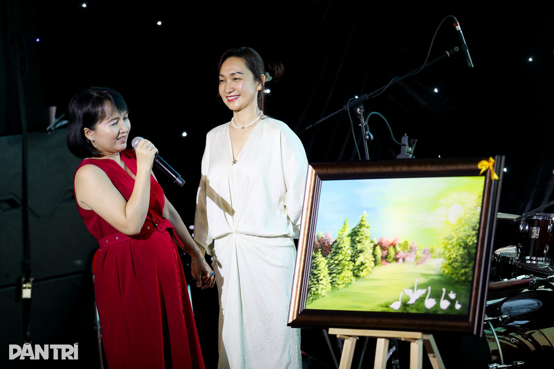 Gác áo blouse, bác sĩ Chợ Rẫy hát gây quỹ giúp bệnh nhân đón Tết - 8