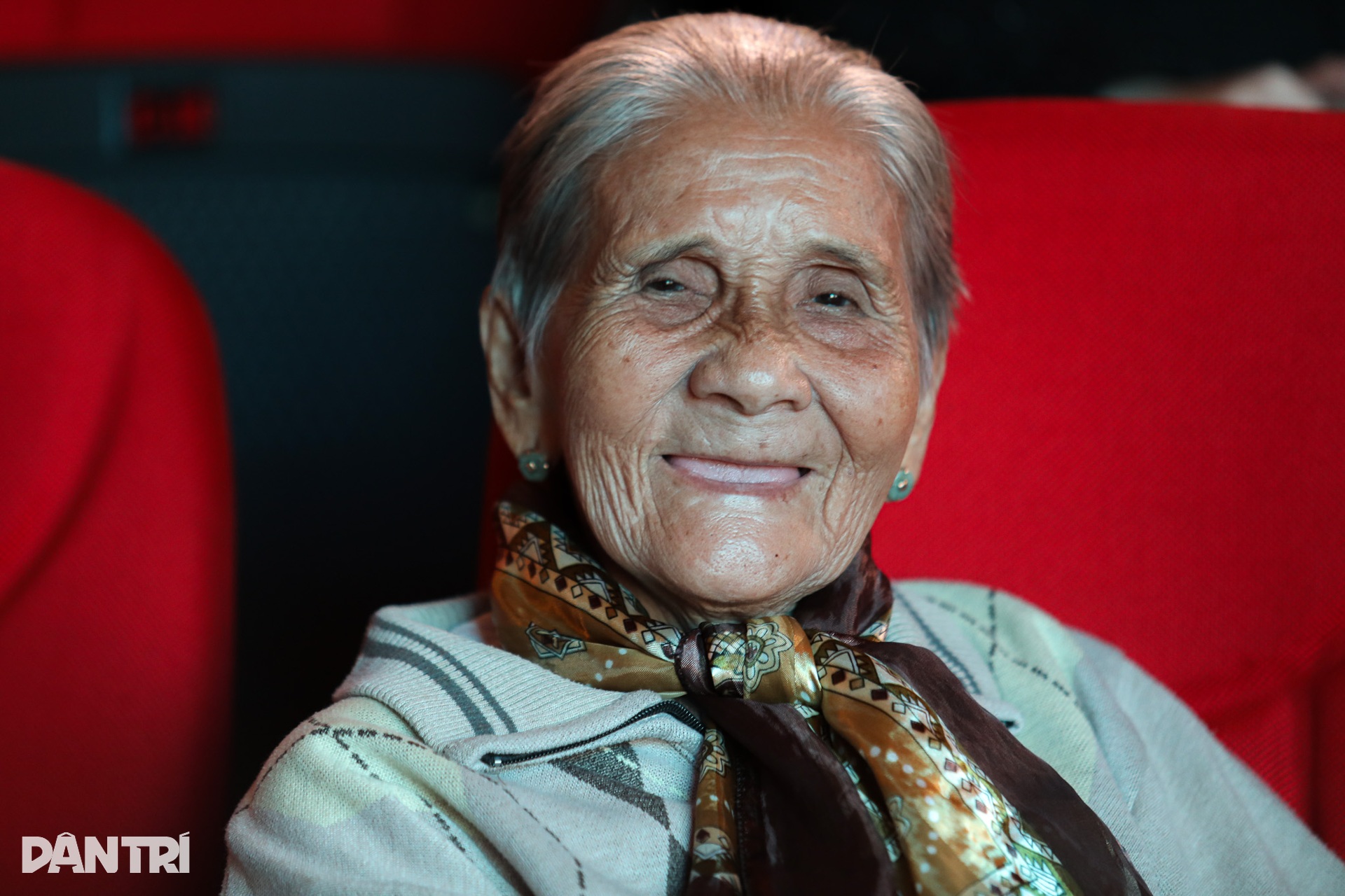 Gác áo blouse, bác sĩ Chợ Rẫy hát gây quỹ giúp bệnh nhân đón Tết - 11