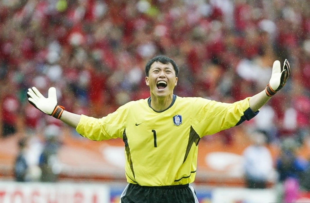 Báo Hàn Quốc ca ngợi 'phù thủy luân lưu' đứng sau cú đổ người xuất thần của thủ môn Cao Văn Bình- Ảnh 2.