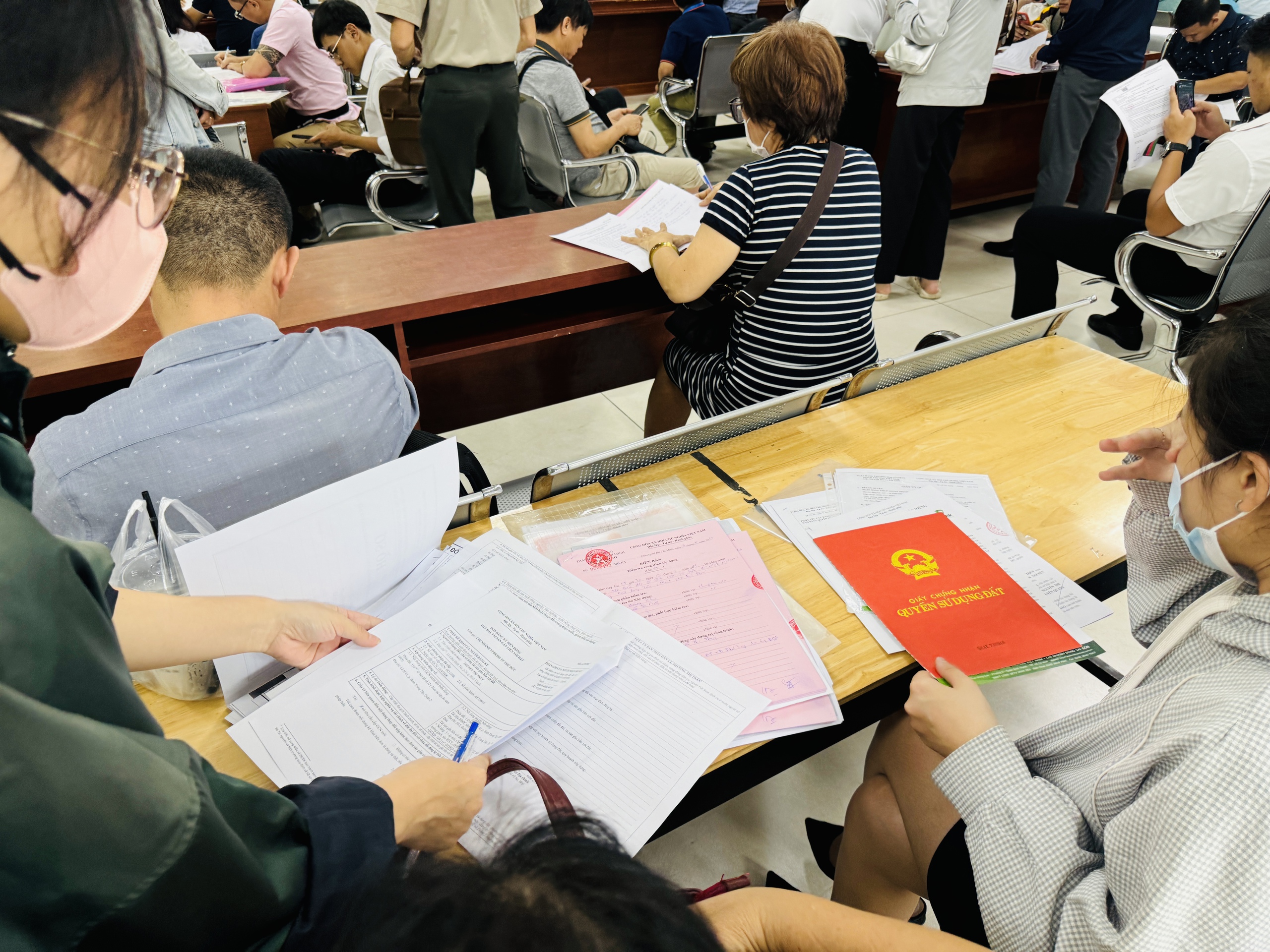 Tính tiền sử dụng đất, tiền bồi thường vẫn dùng bảng giá đất- Ảnh 2.