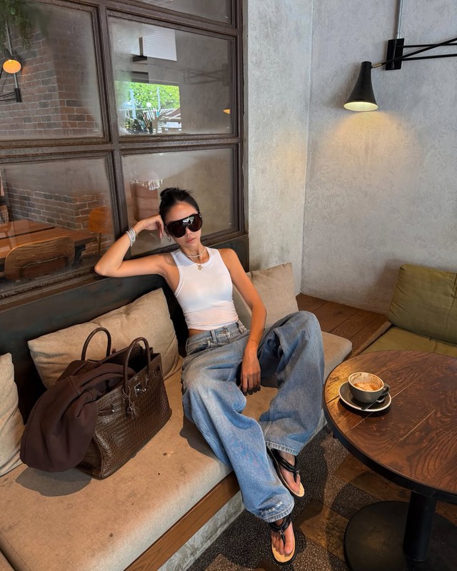 Quần denim và những bản phối đường phố đẹp nhất mùa- Ảnh 5.