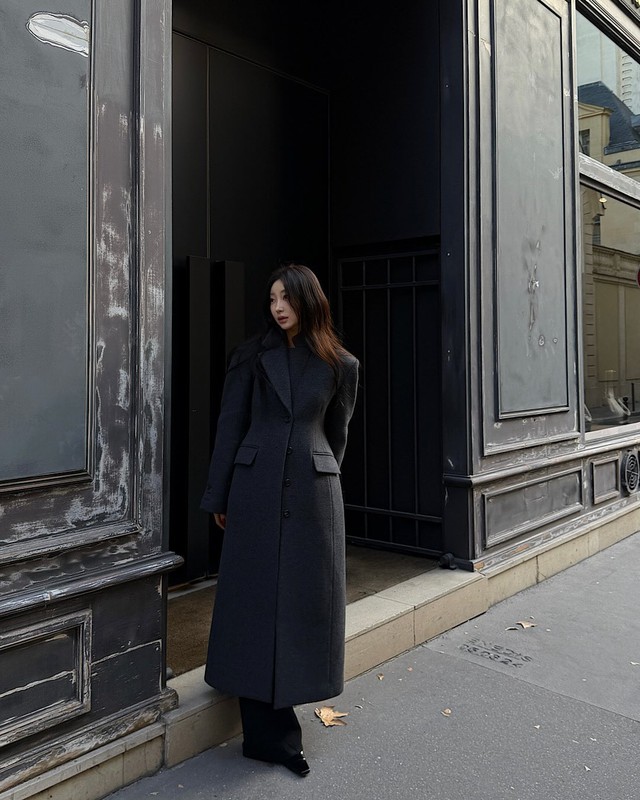 Mặc đẹp ngày se lạnh với 3 kiểu áo khoác nâng tầm quần jeans- Ảnh 7.