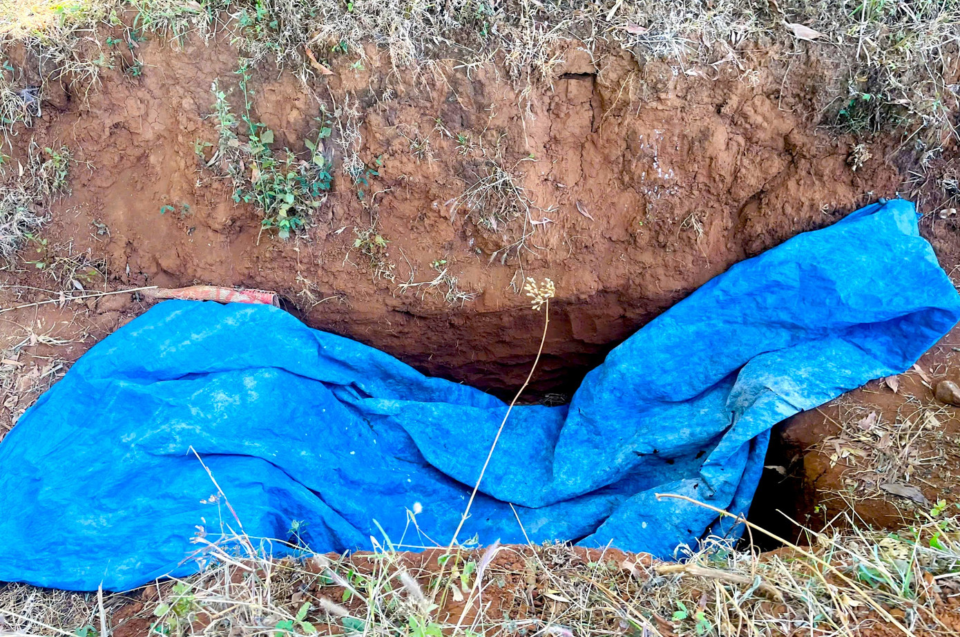 Vụ cướp ngân hàng ở Gia Lai: Phát hiện thêm dấu vết đốt quần áo, trang bị để phi tang- Ảnh 4.