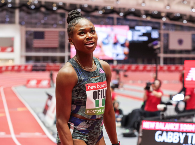 Cựu VĐV chạy nước rút người Nigeria, Favour Ofili, thi đấu tại giải New Balance Indoor Grand Prix năm 2024. Ảnh: Kevin Morris