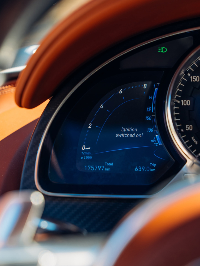 Số km trên đồng hồ quãng đường của chiếc Chiron khi được chụp ảnh. Ảnh: Alex Penfold
