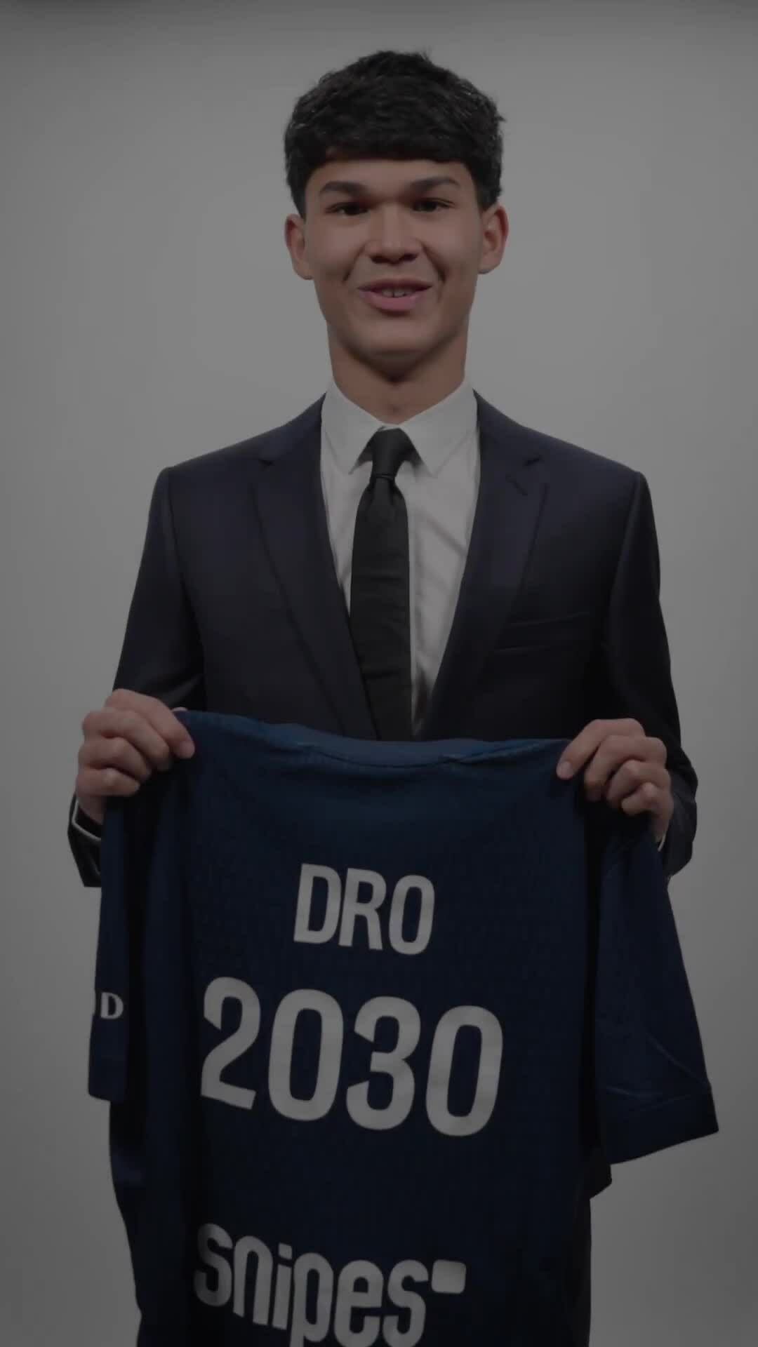 Dro Fernandez ra mắt trong màu áo PSG