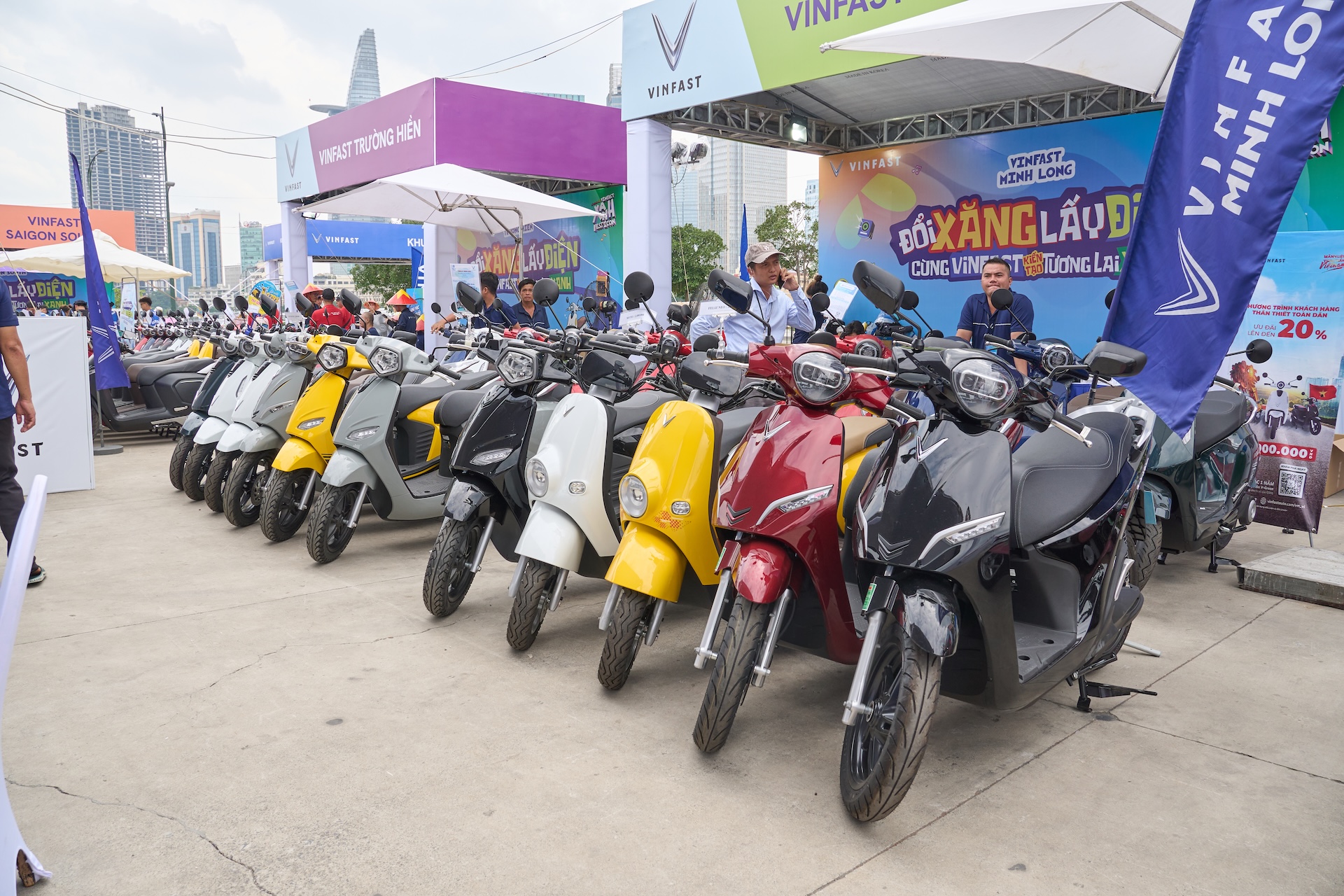 Hơn 406.000 xe máy điện VinFast bán trong năm 2025: Người Việt chuộng dòng nào? - Ảnh 2.