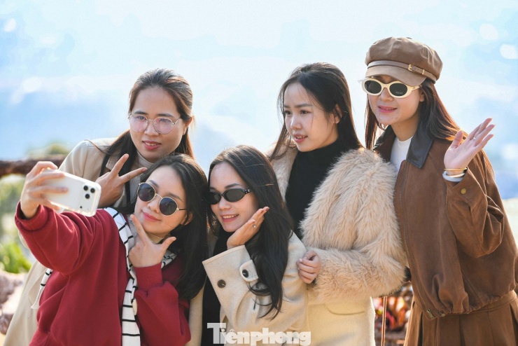 Cảnh tượng 'độc nhất vô nhị' ở điểm check-in cao nhất Mộc Châu - 5