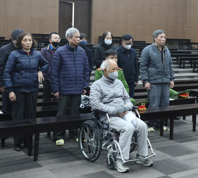 Cựu tổng giám đốc VICEM Nguyễn Ngọc Anh (ngồi xe lăn). Ảnh: Danh Lam