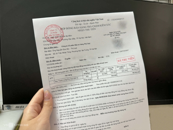 Xếp hàng dài chờ mua bạc trên giấy - 1