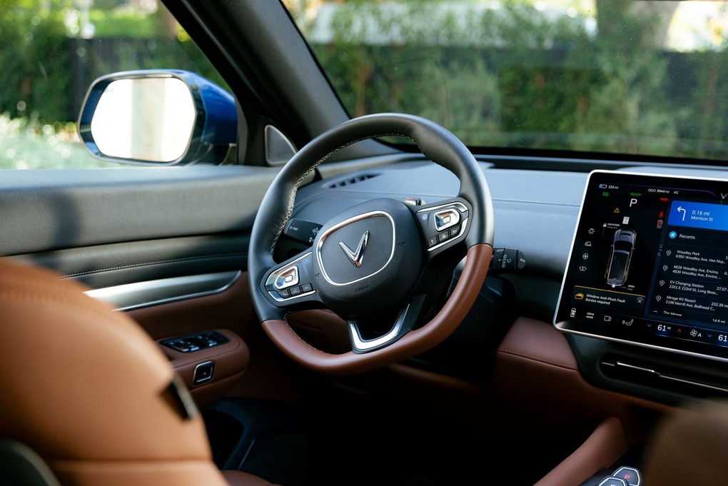 VinFast VF 9: Giá lăn bánh từ 1,3 tỷ đồng, miễn phí sạc tới giữa năm 2027 - 2