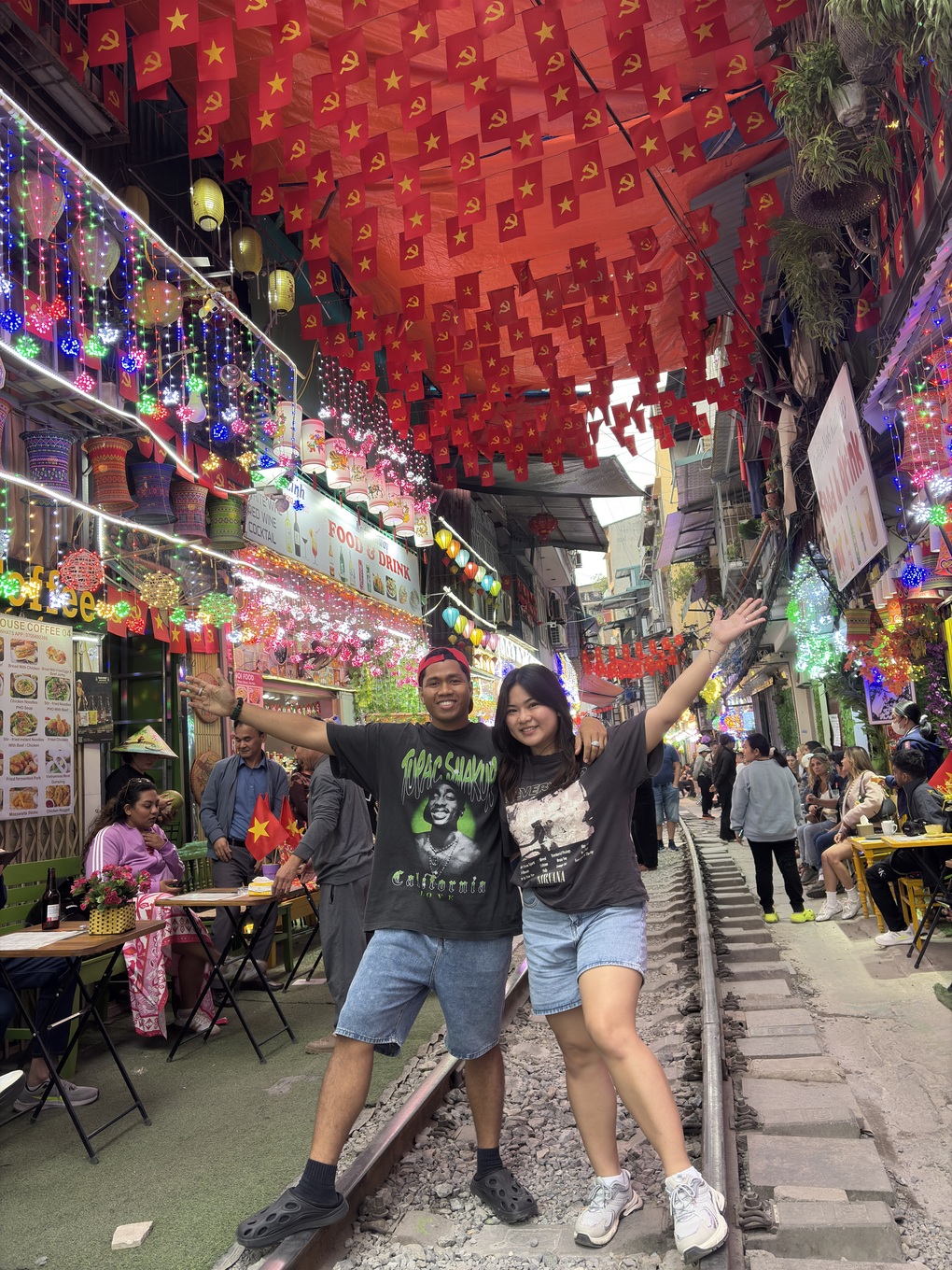 Chàng trai quỳ gối cầu hôn trên cầu treo xuyên mây ở Việt Nam gây sốt - 2