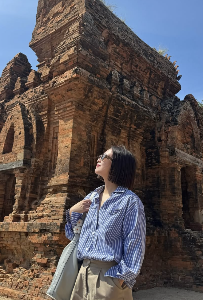 Áo sơ mi kẻ sọc tạo nên sự cân bằng giữa cổ điển và hiện đại  - Ảnh 5.