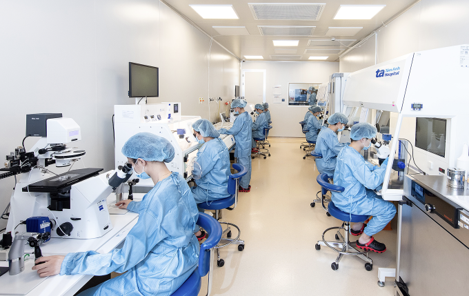 Hệ thống lab-trong-lab nuôi cấy phôi. Ảnh: IVF Tâm Anh