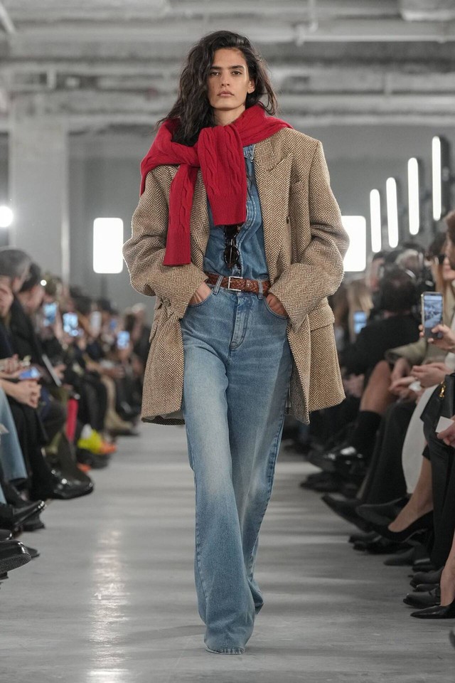 Mẹo để mặc trang phục dạ, len bớt 'nặng' trong mùa đông - Ảnh 4.