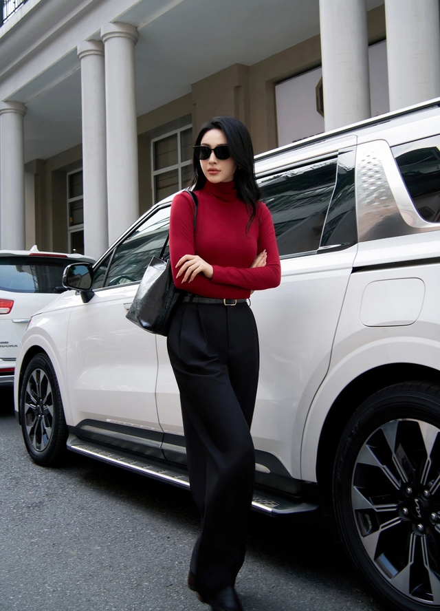 Vẻ đẹp tri thức giao thoa sự quyến rũ với phong cách nữ thư ký công sở - Ảnh 5.