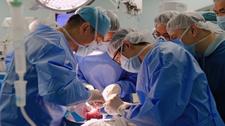 Ca đại phẫu kéo dài 12 tiếng.