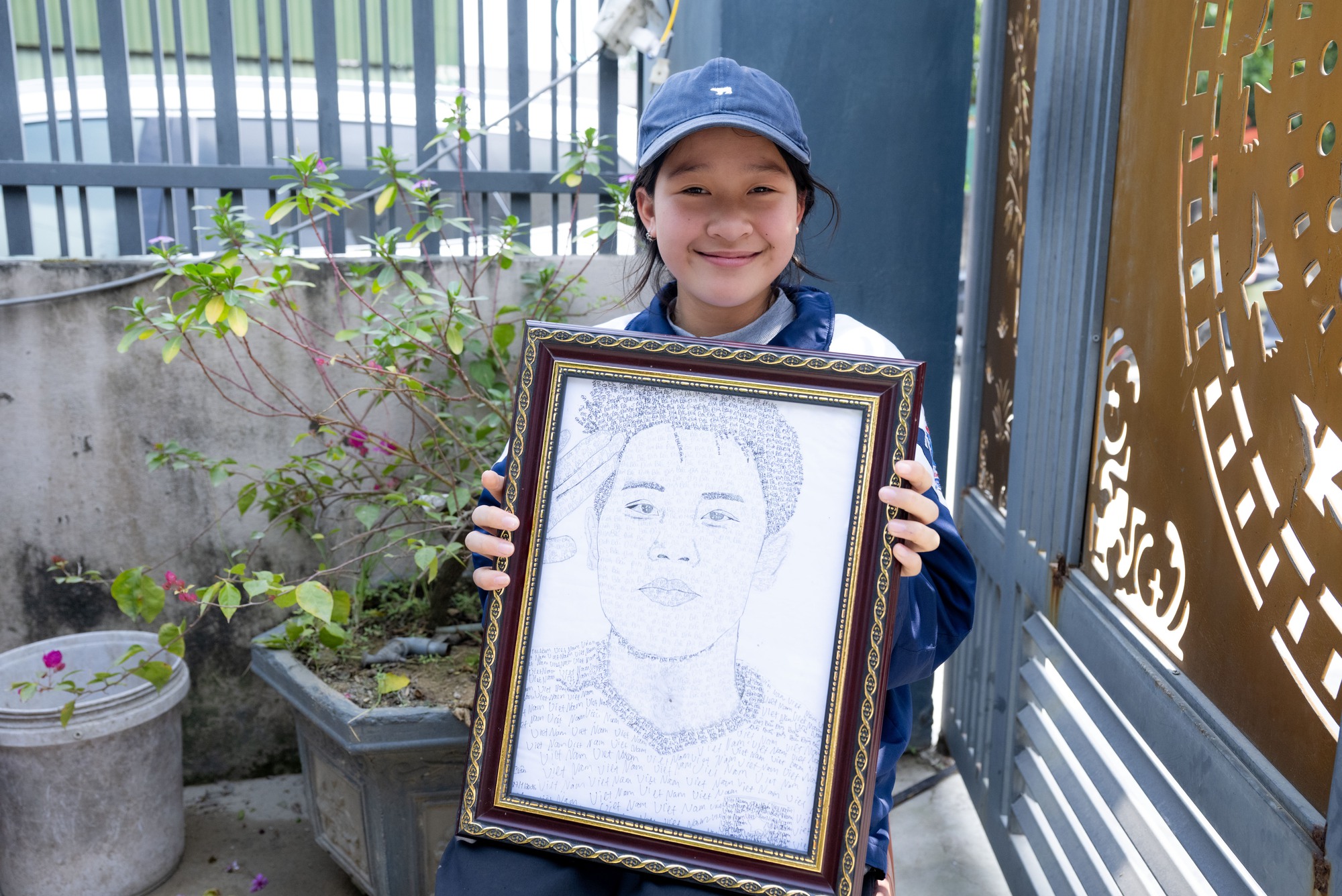 Ngay lúc này tại nhà Đình Bắc: Người hâm mộ vượt 30km đội nắng chờ đợi hàng giờ, quyết không về khi chưa gặp thần tượng- Ảnh 10.