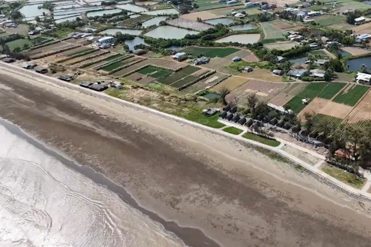 Trước đó có phản ánh tình trạng nhếch nhác, rác thải, ô nhiễm tại khu vực biển Ba Động, Chủ tịch UBND tỉnh Vĩnh Long yêu cầu các sở ngành, địa phương kiểm tra, có phương án thu gom, xử lý rác thải.