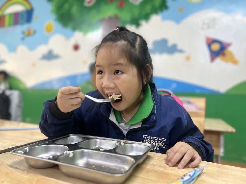 Nghi “hô biến” thịt hết hạn vào trường học: Phụ huynh chất vấn hiệu trưởng - 2