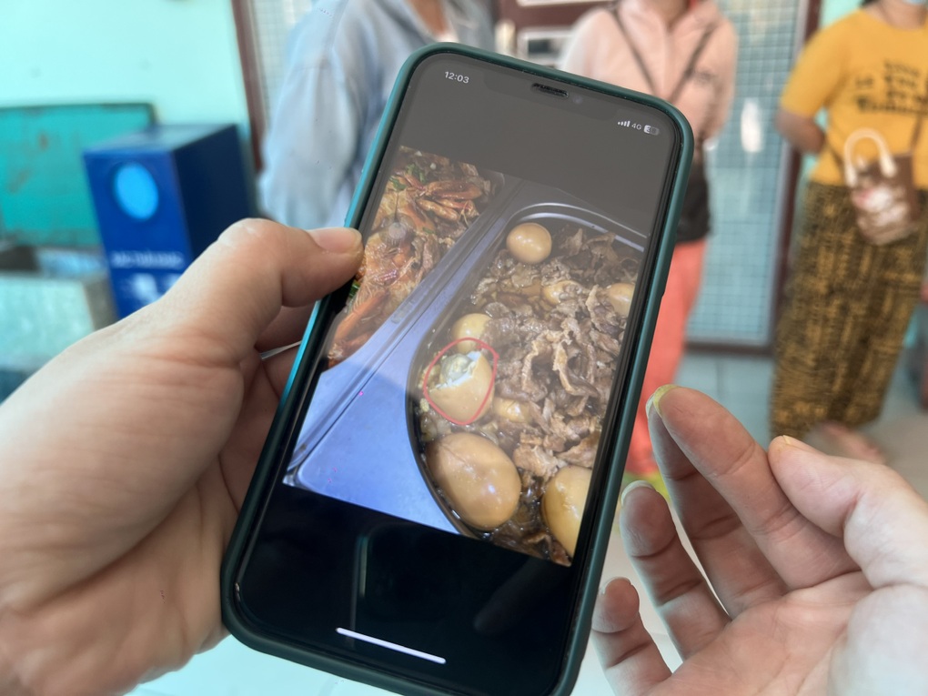 Nghi “hô biến” thịt hết hạn vào trường học: Phụ huynh chất vấn hiệu trưởng - 4