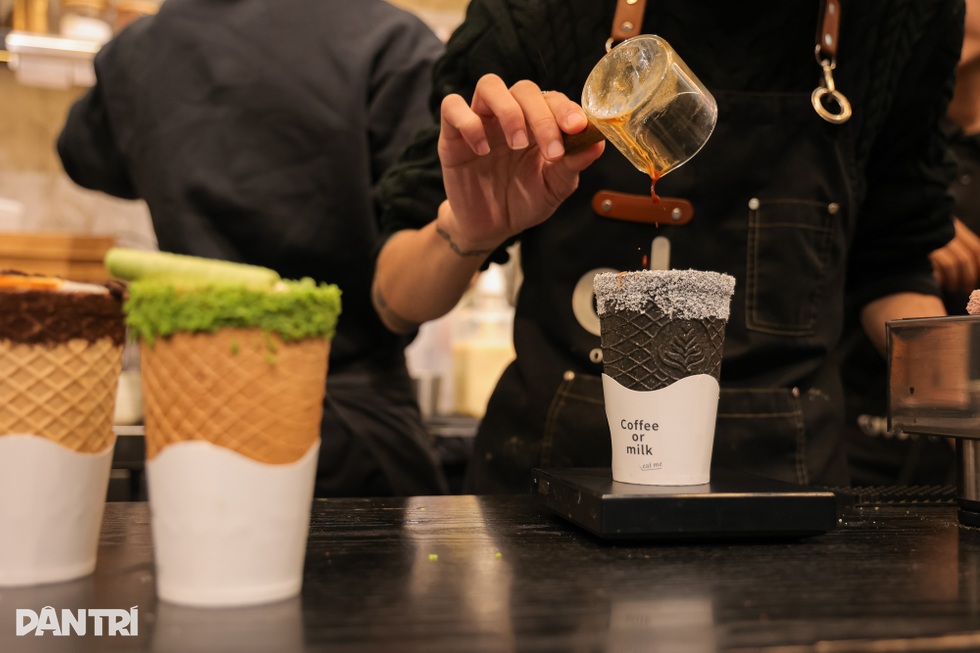 Uống cà phê xong… ăn luôn cả cốc: Trào lưu lạ hút khách ở Hà Nội - 3