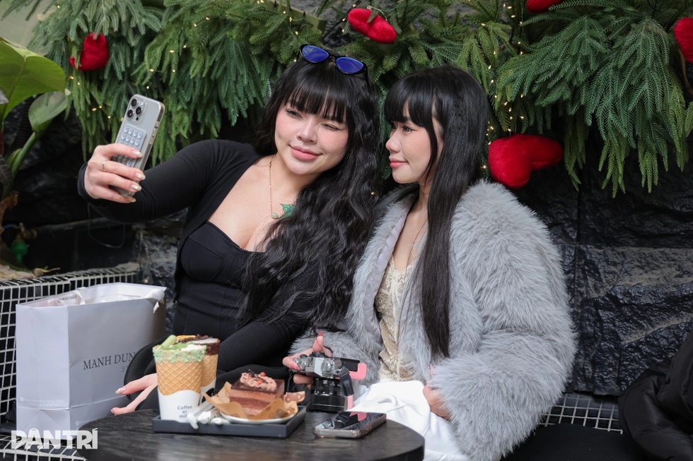 Uống cà phê xong… ăn luôn cả cốc: Trào lưu lạ hút khách ở Hà Nội - 6