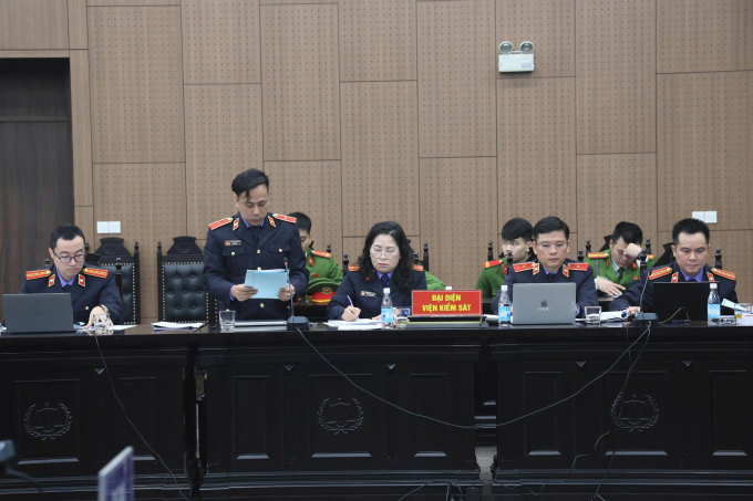 Đại diện VKS thực hiện quyền công tố tại tòa. Ảnh: Danh Lam