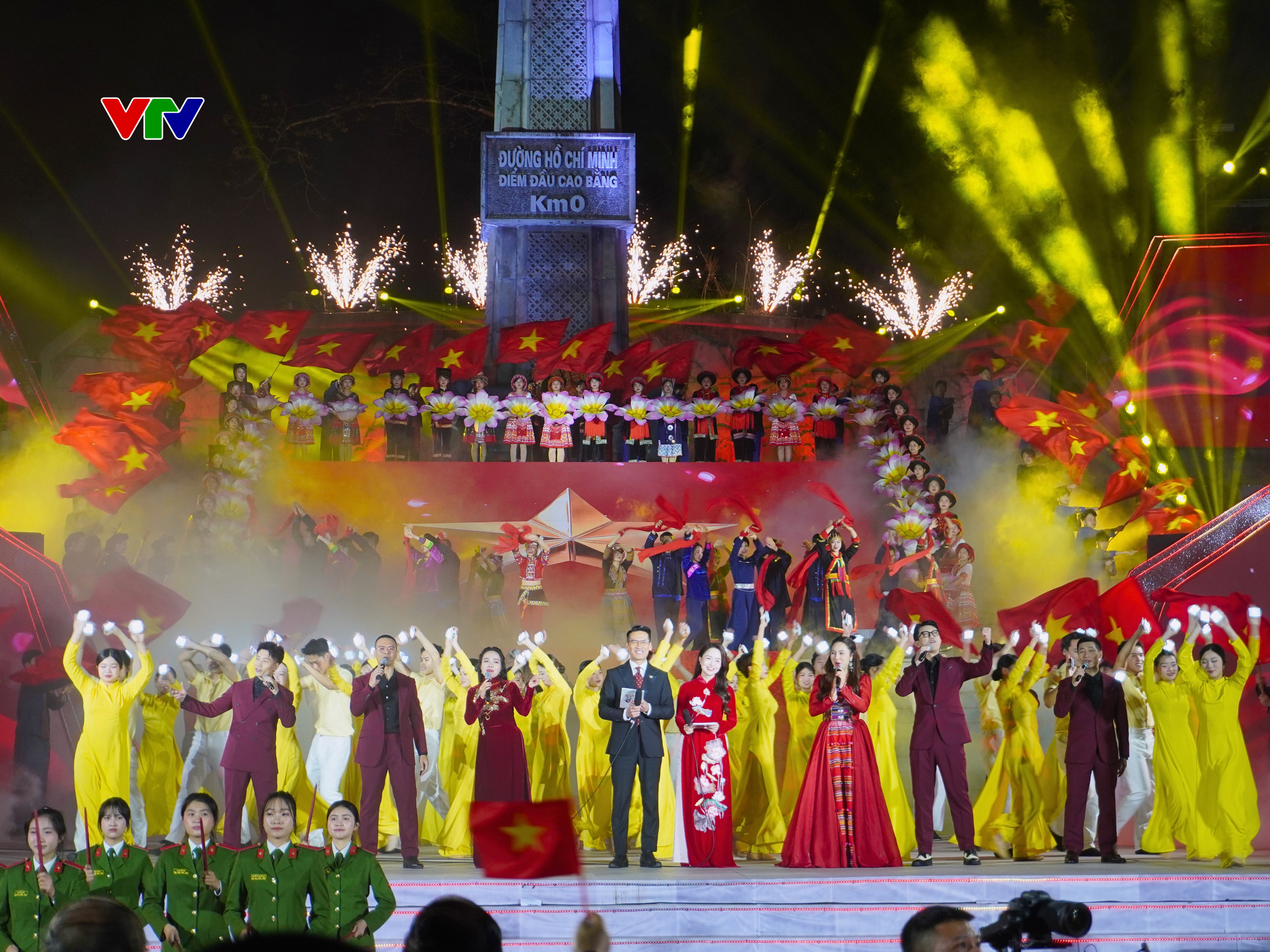 NSND Quang Thọ gây xúc động trong 'Hai tay xây dựng một sơn hà'- Ảnh 8.