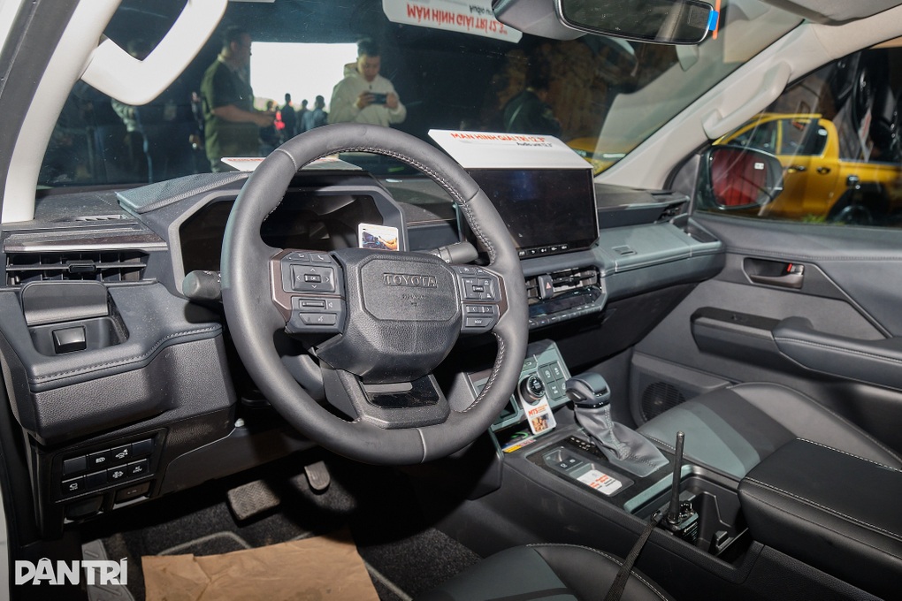 Hilux 2026 chốt giá từ 632 triệu, thêm lợi thế cạnh tranh Ranger và Triton - 4