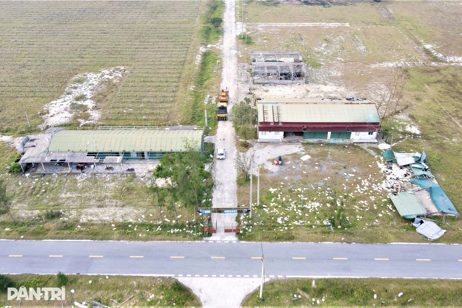 Bãi cọc bê tông ở dự án nông nghiệp công nghệ cao 300 tỷ đồng của FLC - 6