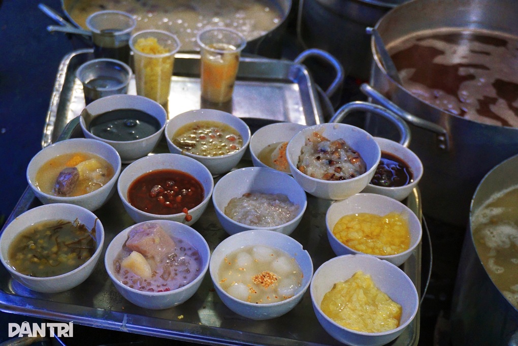 Ăn chè ở TPHCM, khách Tây choáng khi nhận mâm 16 món “đủ cho 10 người” - 4