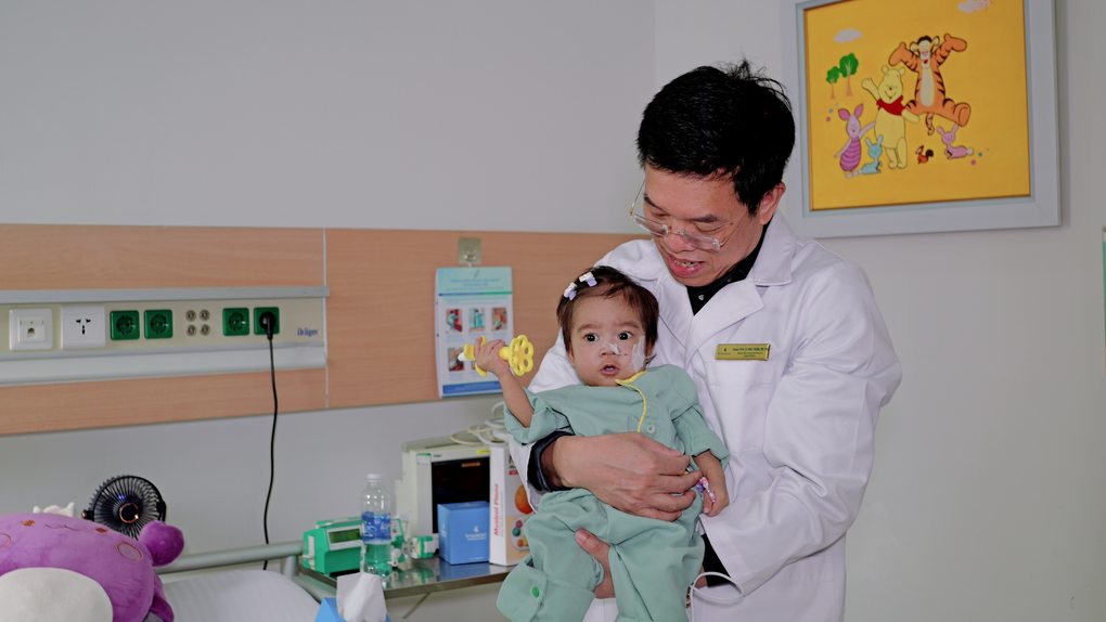 Ghép gan cho bé gái gần 1 tuổi, cân nặng chỉ 5,3kg tại Vinmec Times City - 3