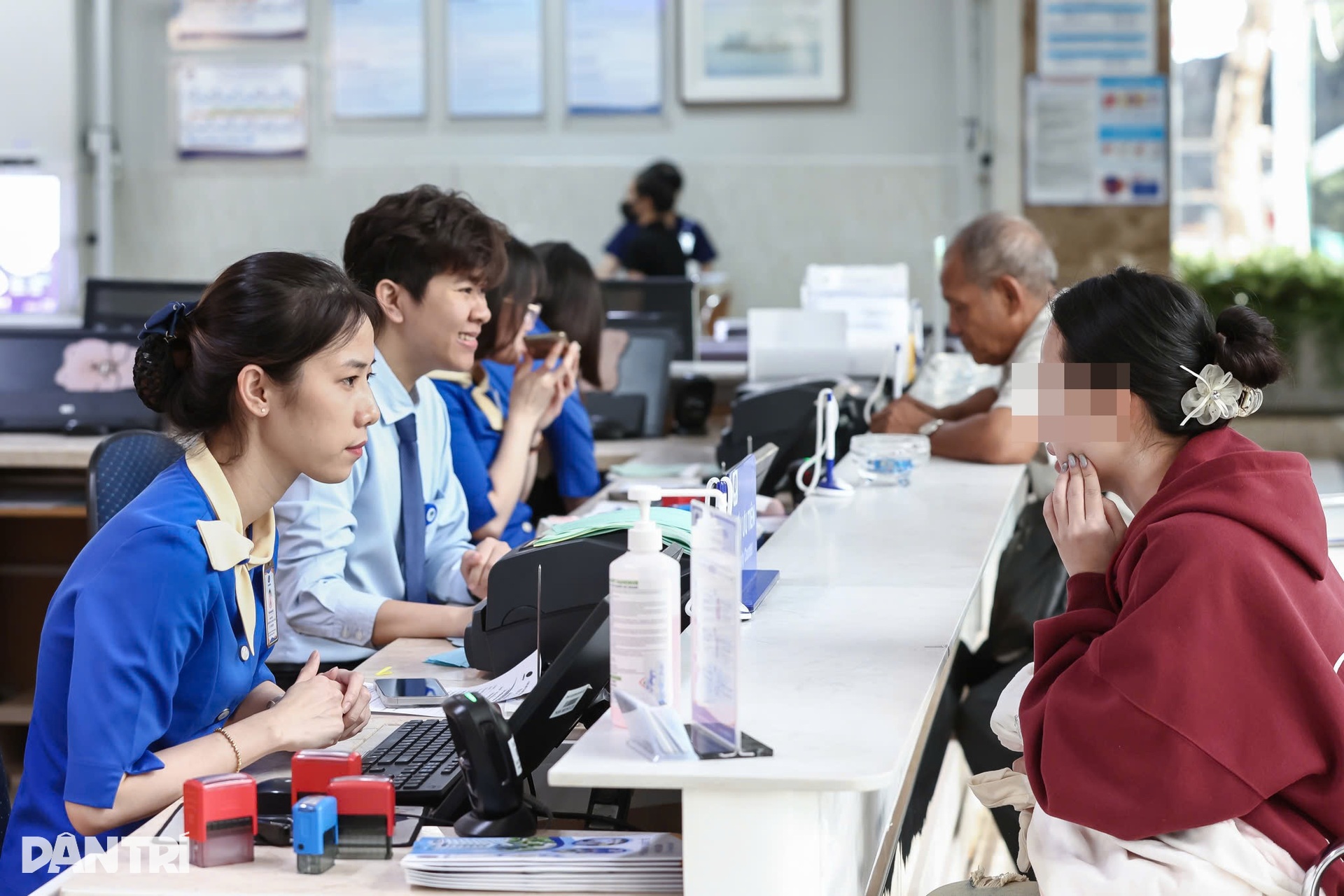 Cận cảnh ca mổ thần tốc” giải cứu bệnh nhân bít tắc đường thở nhiều năm - 2