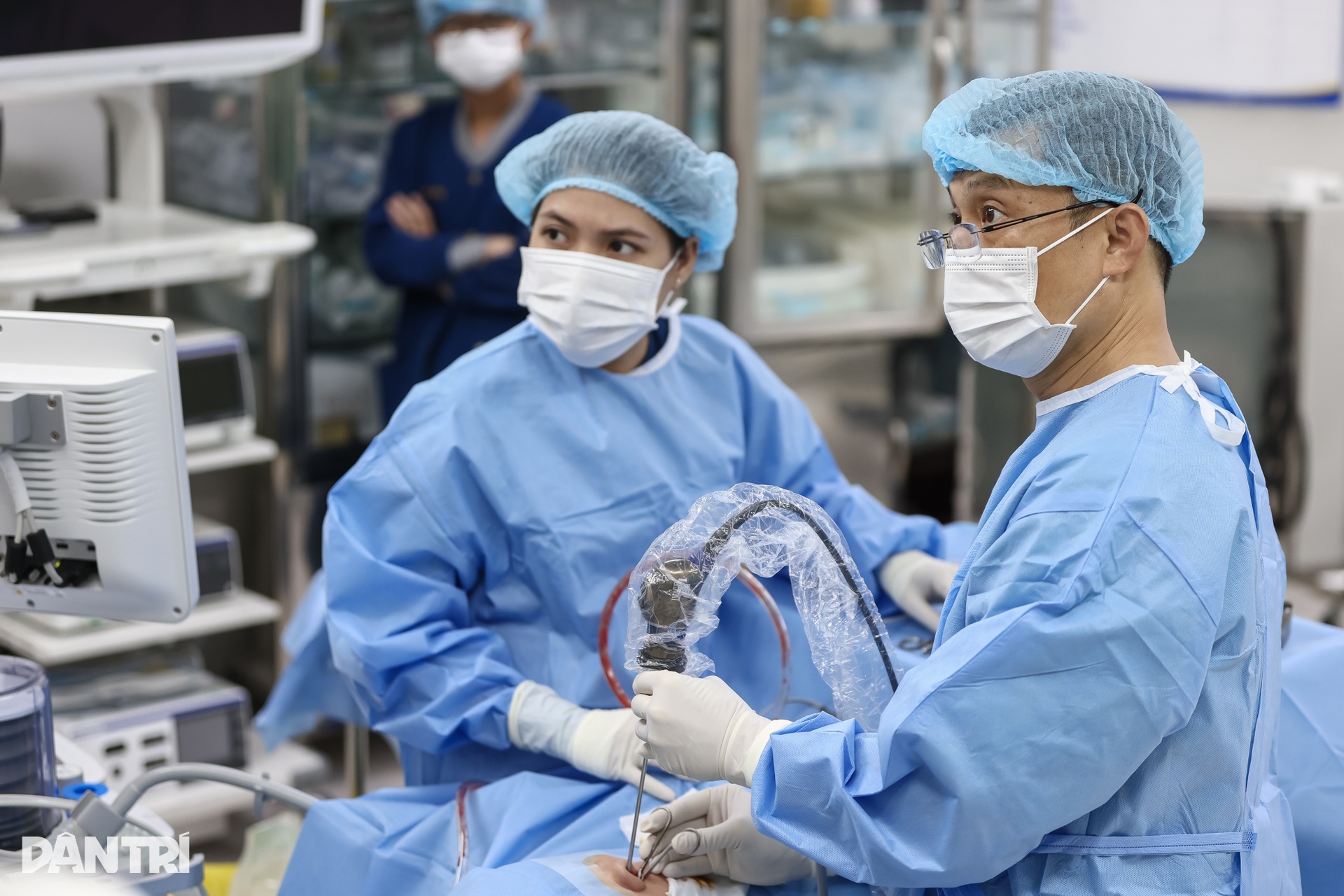 Cận cảnh ca mổ thần tốc” giải cứu bệnh nhân bít tắc đường thở nhiều năm - 8