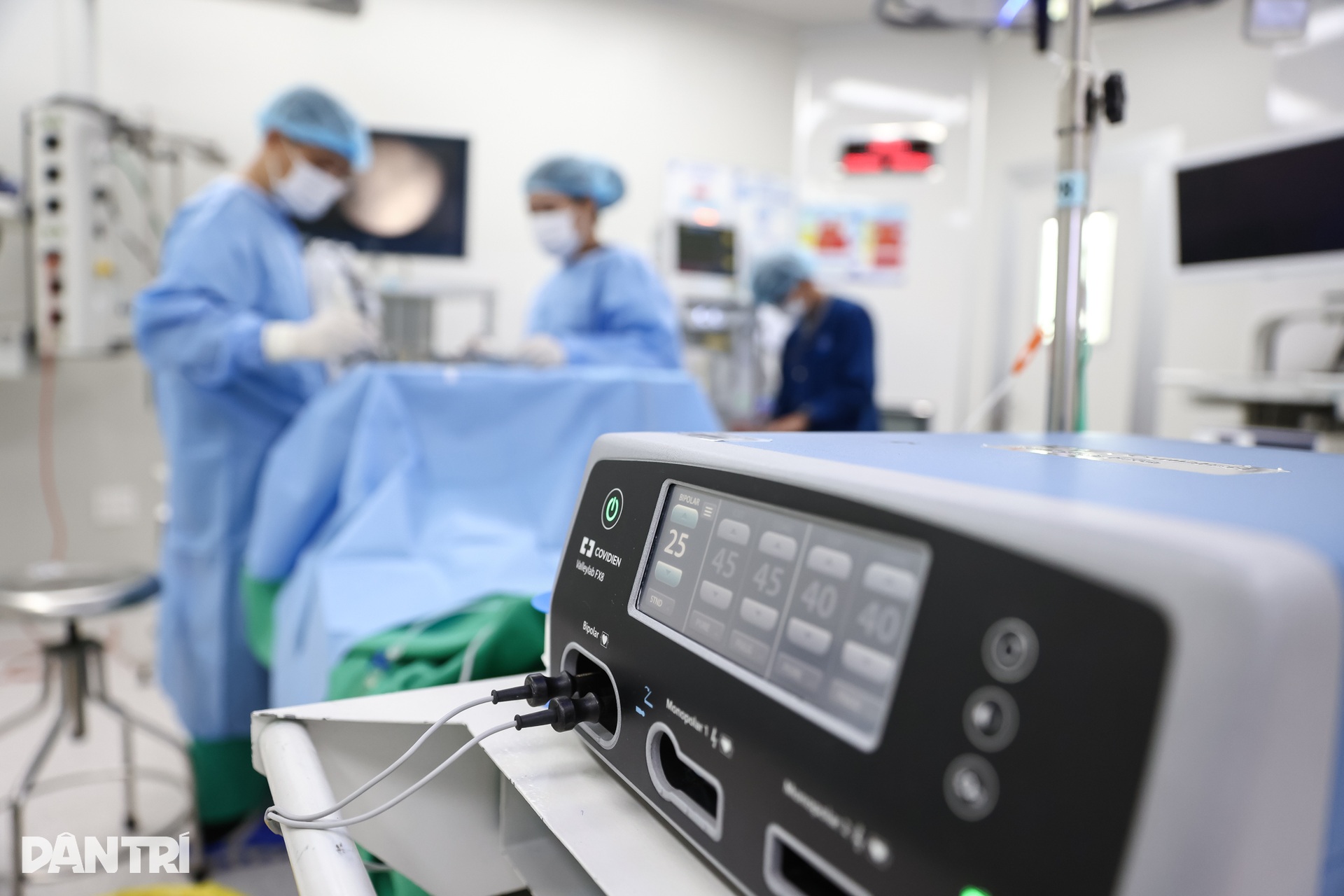 Cận cảnh ca mổ thần tốc” giải cứu bệnh nhân bít tắc đường thở nhiều năm - 12