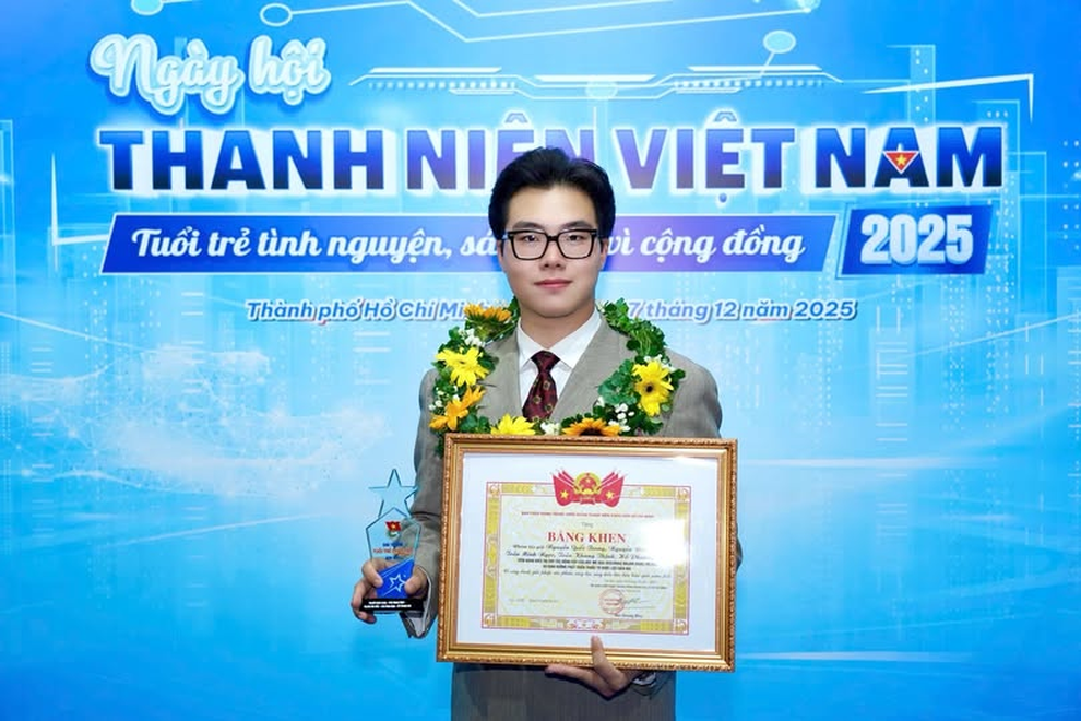 Điều hành 2 doanh nghiệp, nam sinh năm ba vẫn có thành tích đáng nể - 2