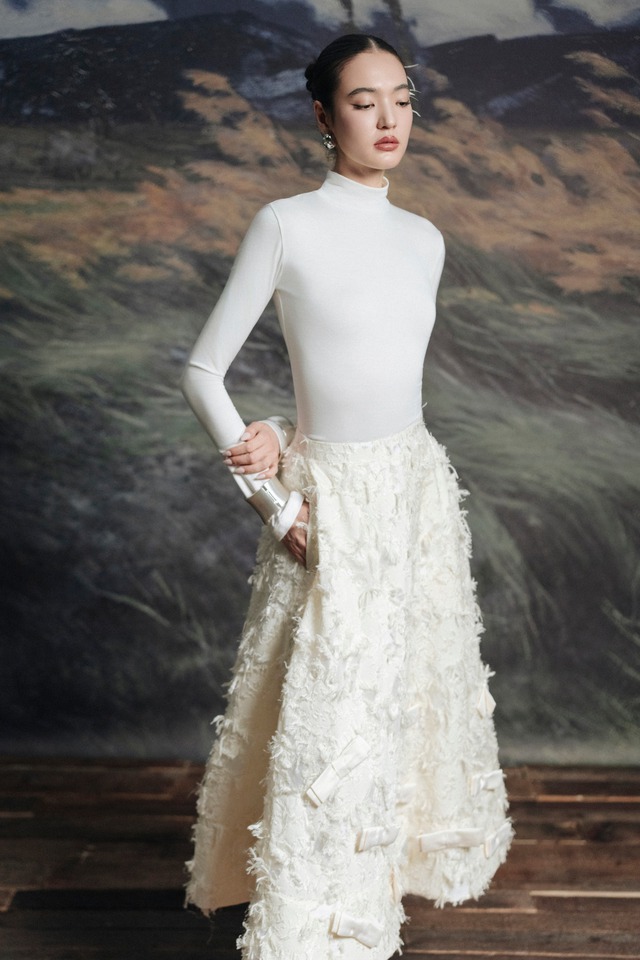 Chân váy cổ điển, điểm chạm của quá khứ và tương lai - Ảnh 4.