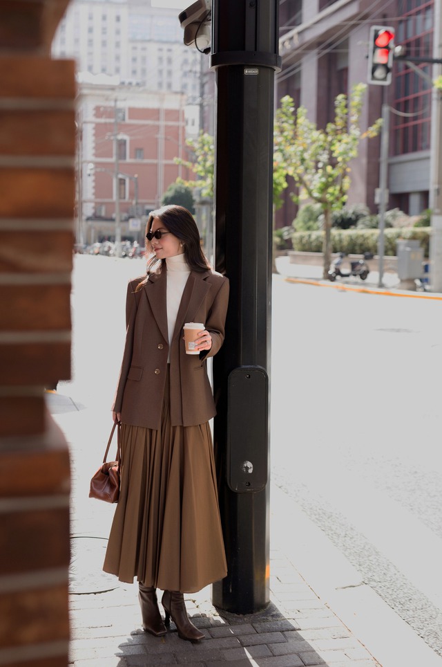 Chân váy cổ điển, điểm chạm của quá khứ và tương lai - Ảnh 9.