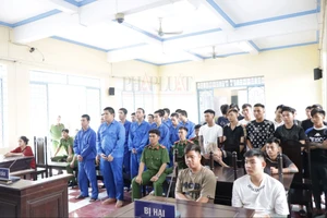 Đang xét xử vụ 29 bị cáo kéo nhau đi đánh người ở Cần Thơ