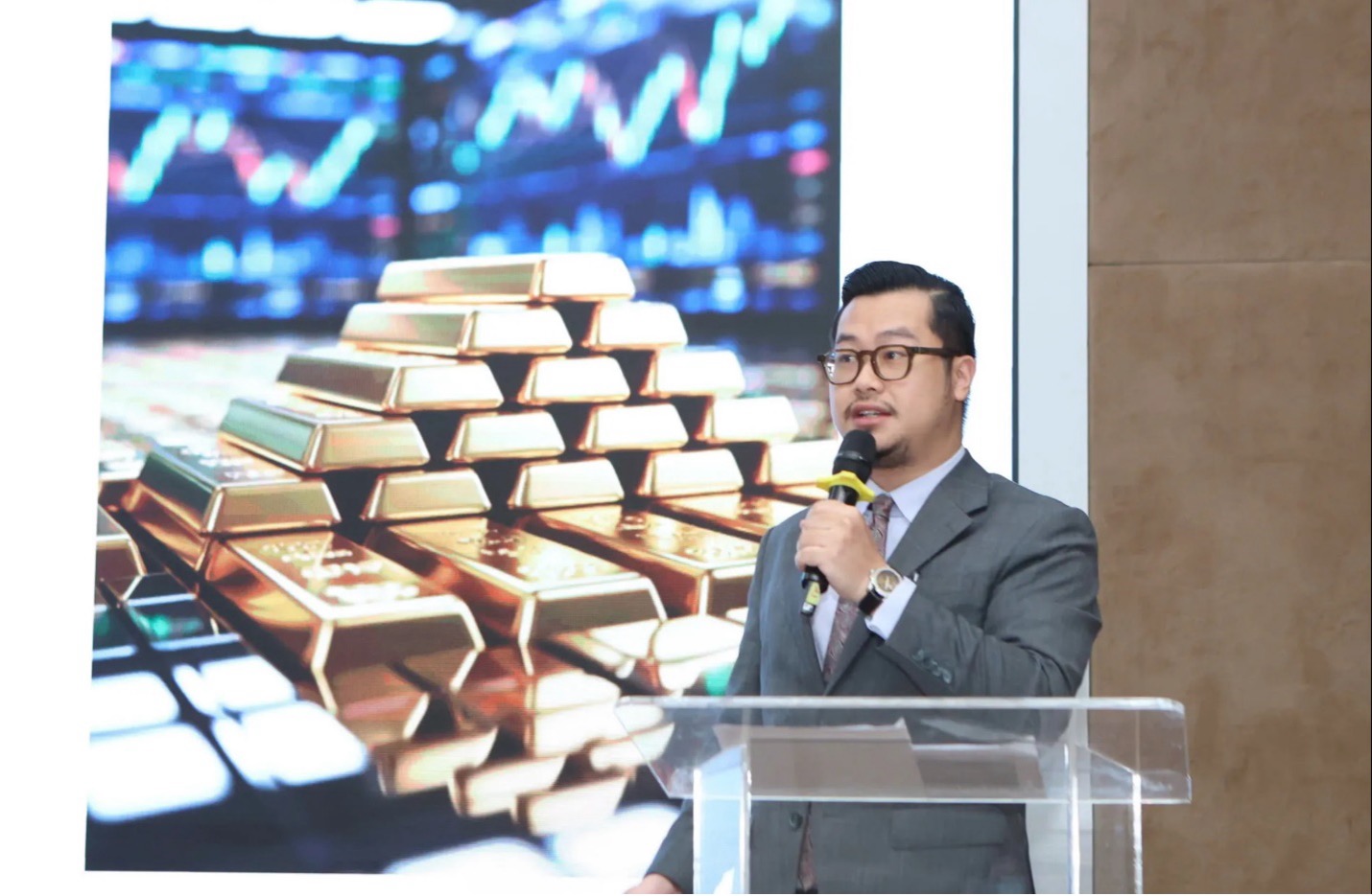 Chứng khoán ì ạch, có nên nhập cuộc 'cơn sốt' bạc? - Ảnh 3.