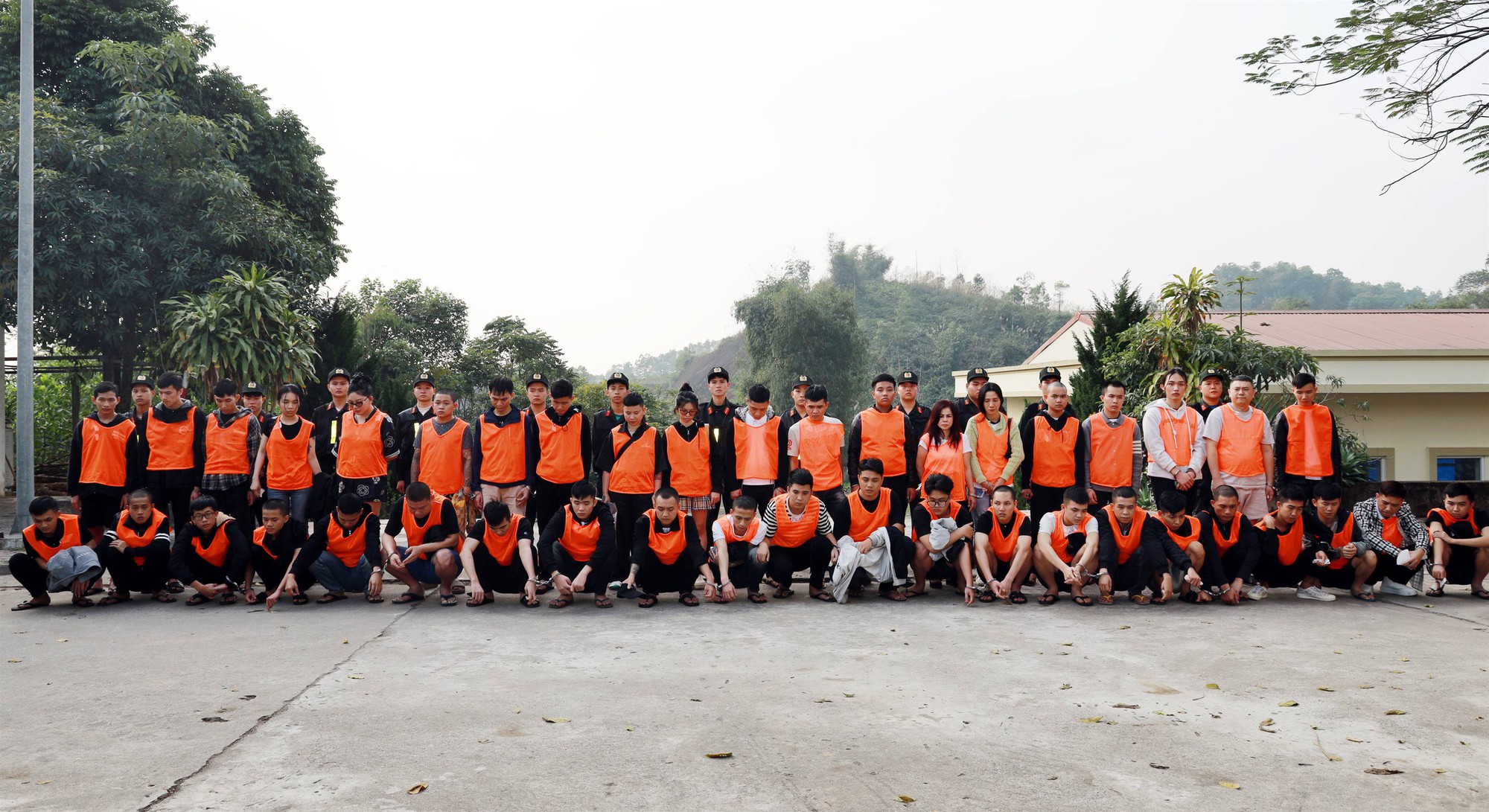 100 cảnh sát khám xét, bắt giữ băng nhóm chiếm đoạt hơn 300 tỉ đồng của hàng ngàn người- Ảnh 7.