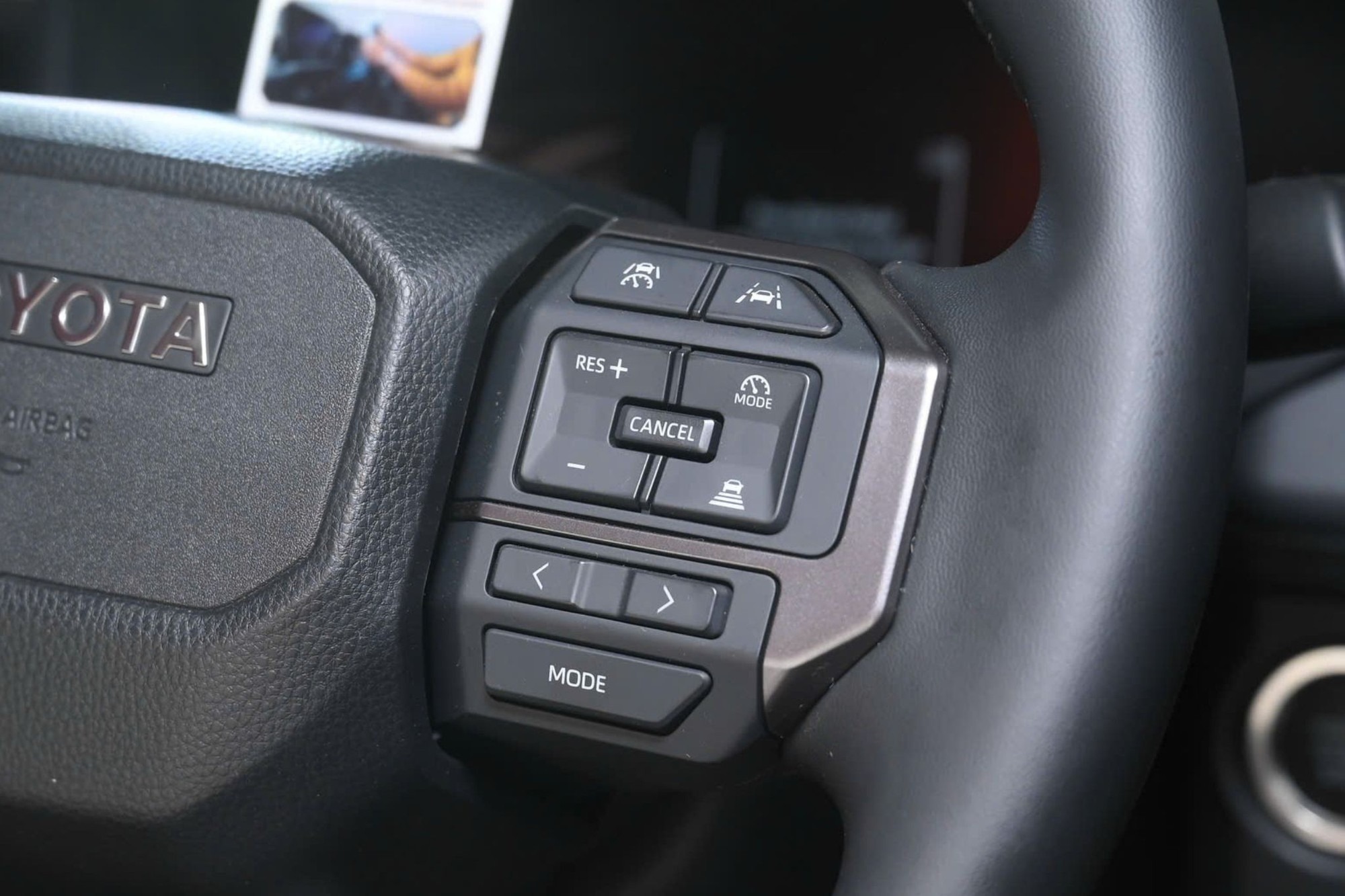 Toyota Hilux - Ảnh 9.