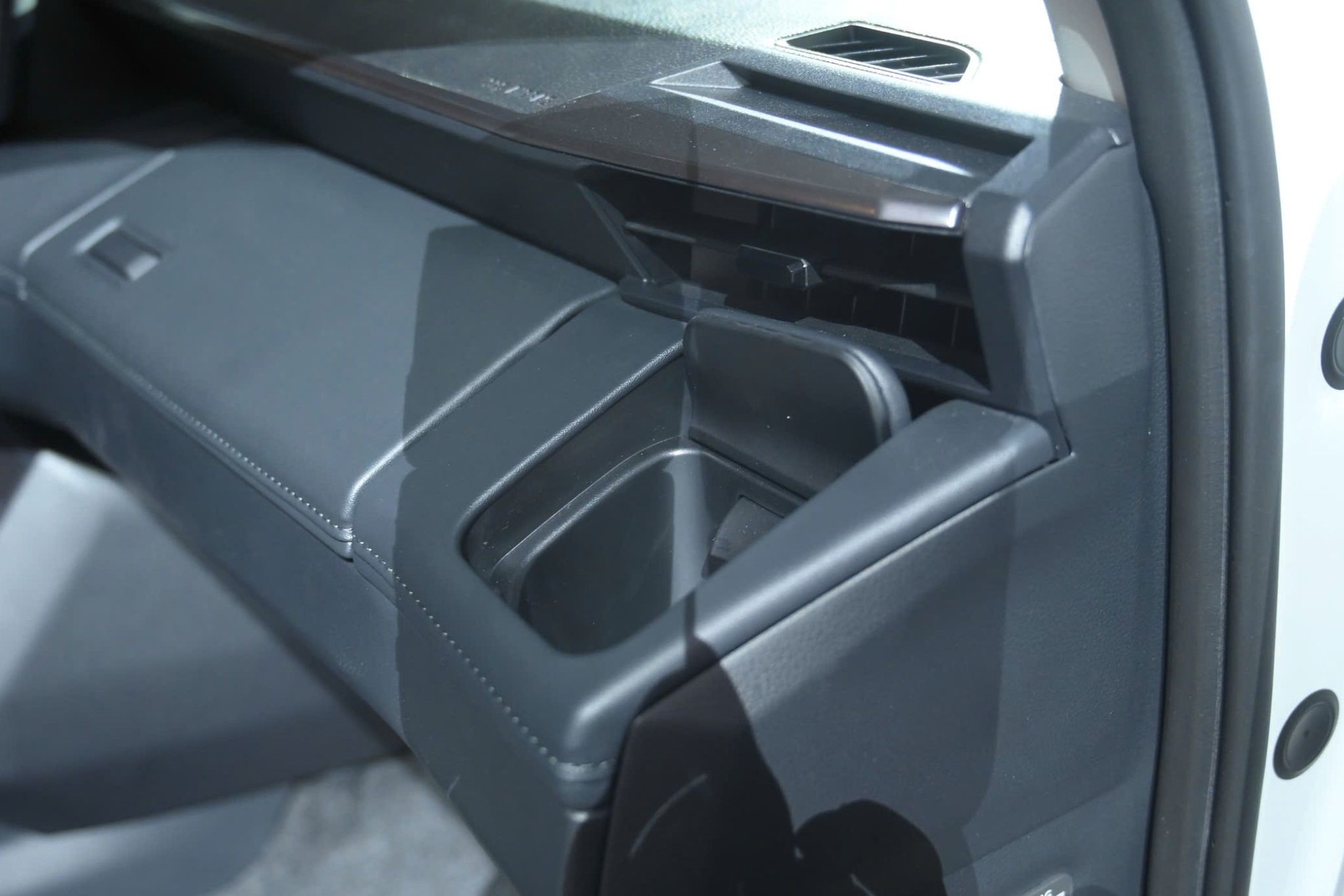 Toyota Hilux - Ảnh 12.