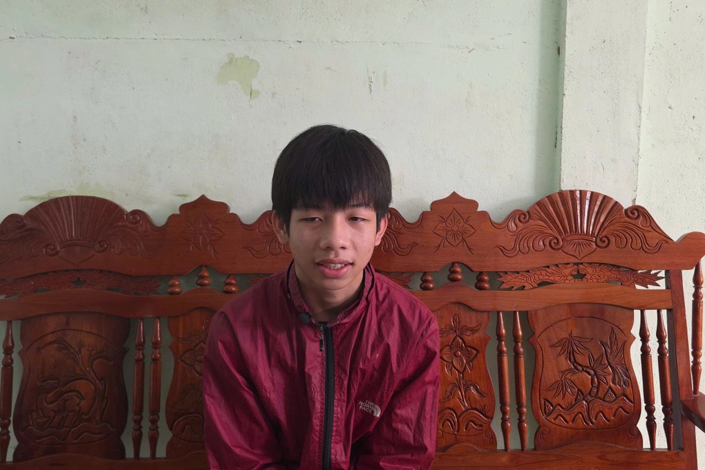 Nam sinh kịp thời sơ cứu cho phi công: Em khá run và lo lắng - 3