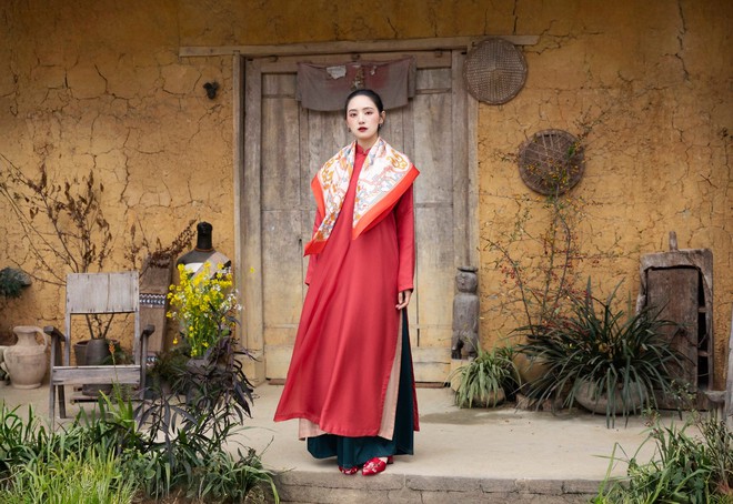 Cảm nhận vẻ đẹp áo dài khăn lụa trong mùa xuân 2026 - Ảnh 7.