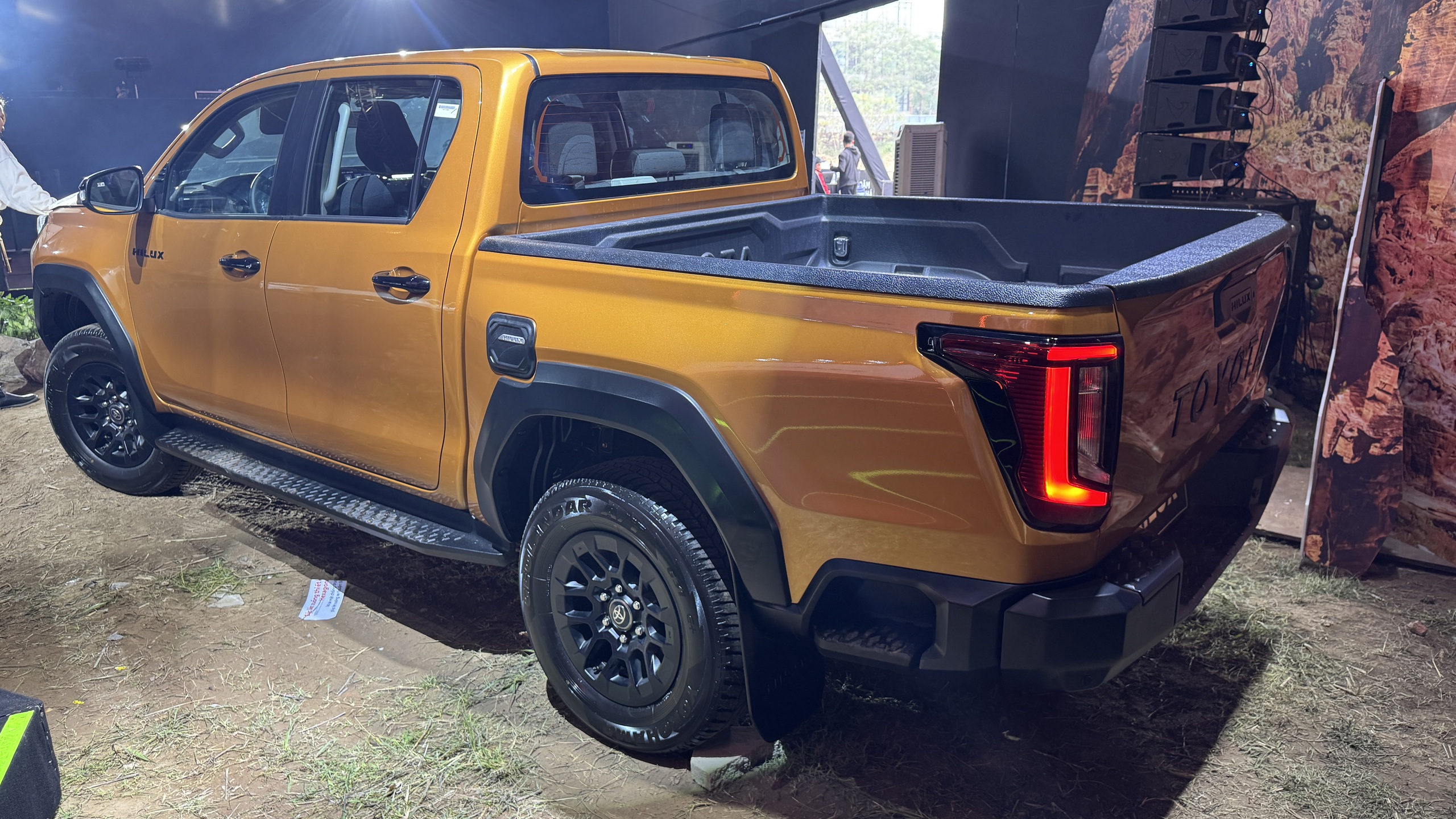 Toyota Hilux 2026 lột xác thiết kế, chốt giá từ 632 triệu đồng- Ảnh 3.