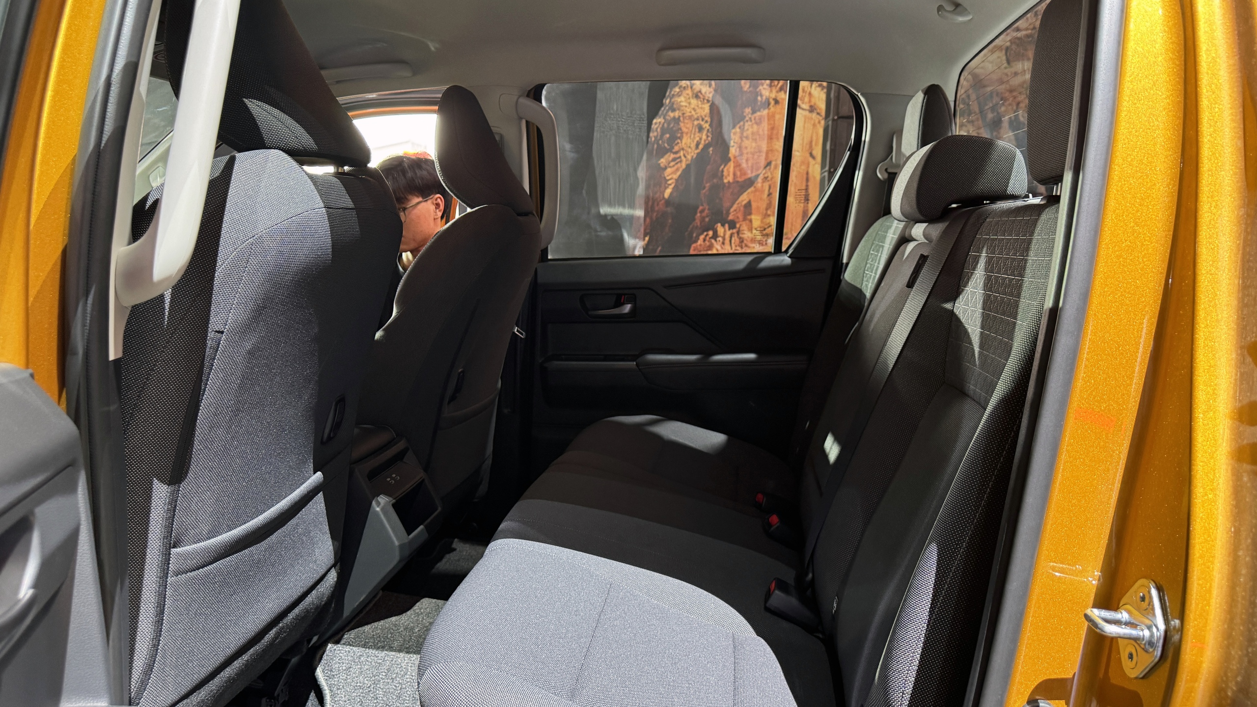 Toyota Hilux 2026 lột xác thiết kế, chốt giá từ 632 triệu đồng- Ảnh 6.