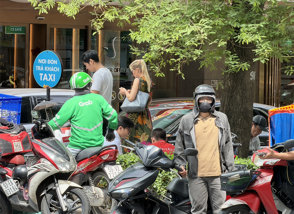 Thị trường giao đồ ăn nhanh tỉ USD: Tiện nhưng ai lợi?- Ảnh 2.